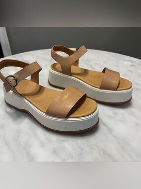Sorel Tan Leather Platform Sandal size 10